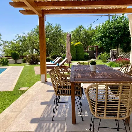 Villa Almond